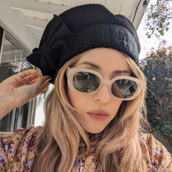 Black Beret with Bow - Picture 3 of 6